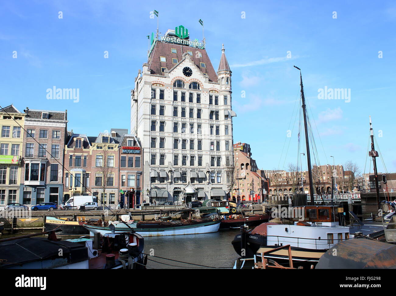 Het Witte Huis (Maison Blanche) construit en 1898 dans un style Art Nouveau au canal Wijnhaven, Rotterdam, Pays-Bas. Patrimoine National Banque D'Images