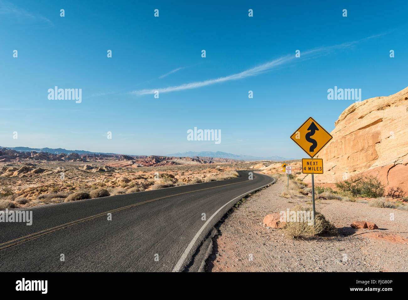 Route sinueuse, la route, la Vallée de Feu National Park, California, USA Banque D'Images
