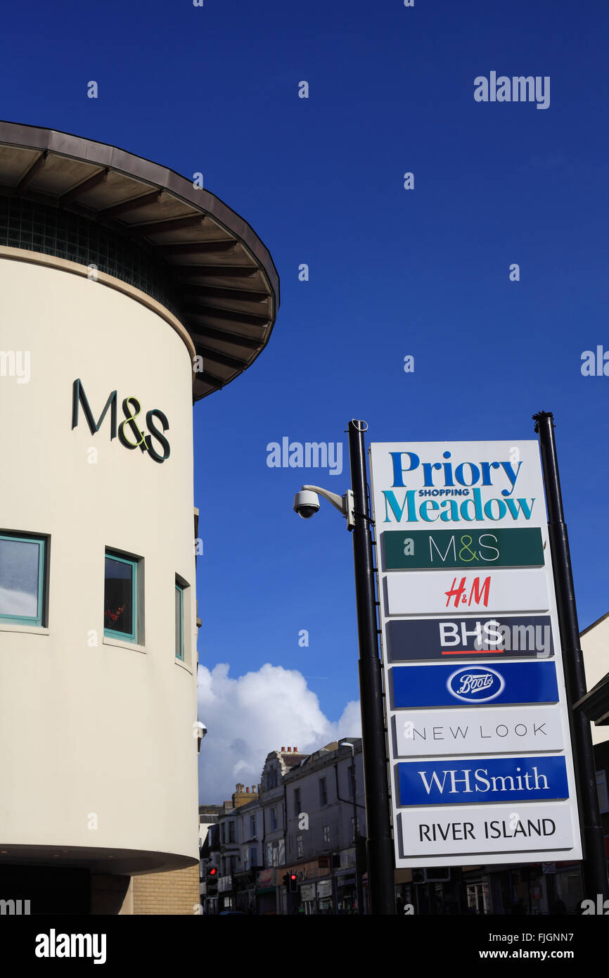 Le Prieuré Meadow shopping center dans la ville balnéaire de Hastings a ouvert ses portes en 1997, East Sussex, UK Banque D'Images