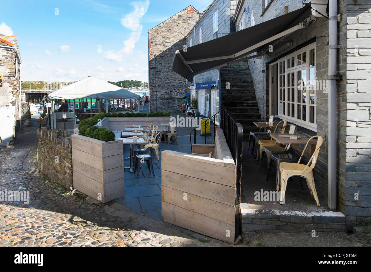 Deux bacs, marchand de vin, champagne et café bar à Padstow, Cornwall, UK. Banque D'Images