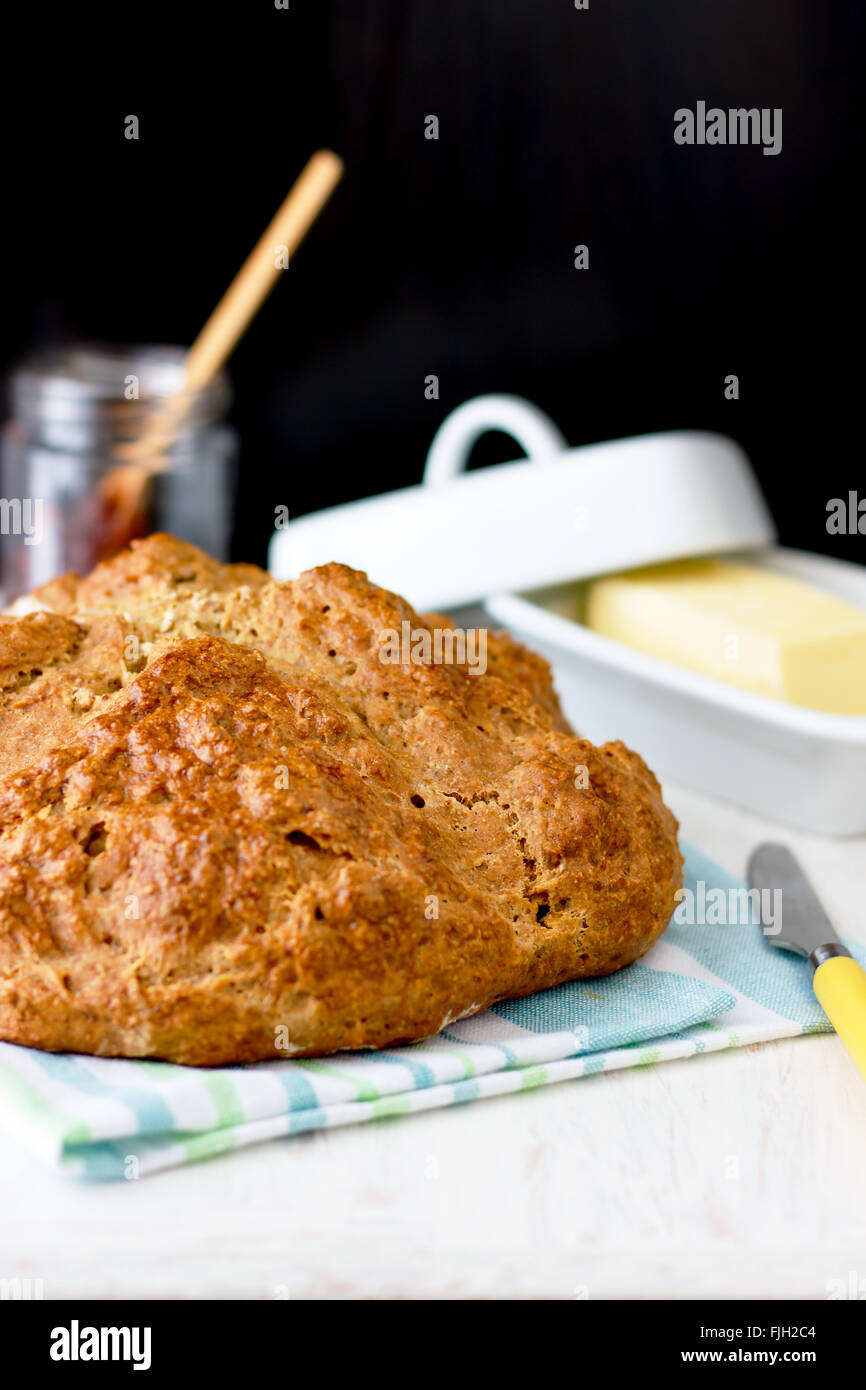 La cuisine traditionnelle irlandaise Brown Soda Bread Banque D'Images