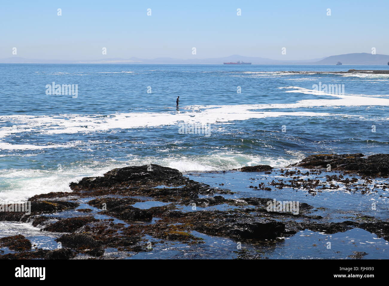 Stand Up Paddle boarder, Sea Point, Cape Town, Afrique du Sud Banque D'Images