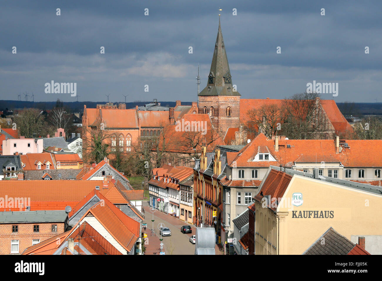 Vieille ville de à Salzwedel avec l'église St Mary, Altmark, Sachsen Anhalt, Allemagne, Europe Banque D'Images