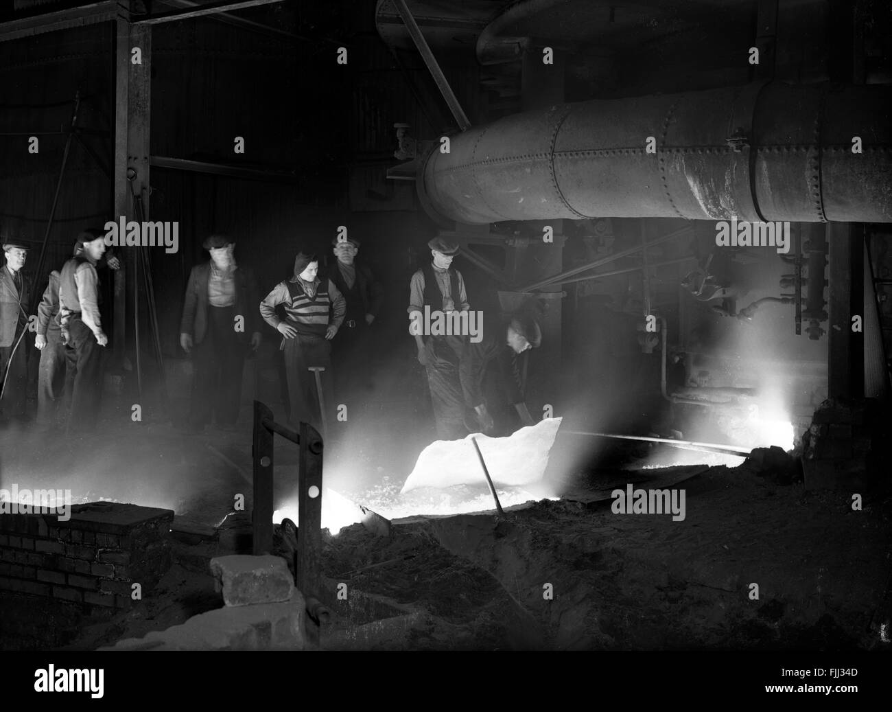 Les travailleurs de l'acier fer haut fourneau Angleterre Grande-bretagne 1950 Banque D'Images