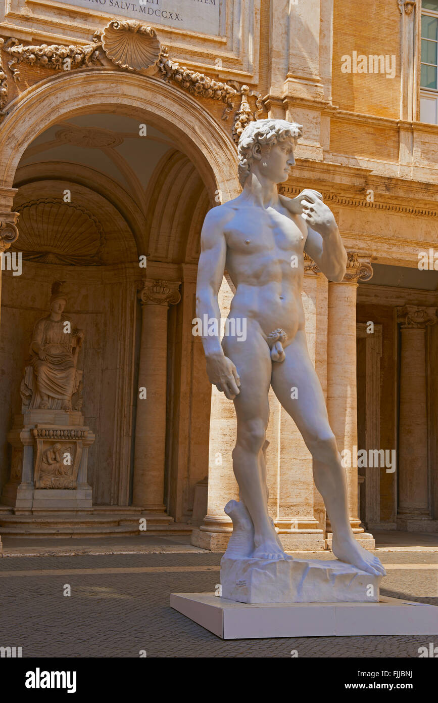 Palazzo dei Conservatori, Cour , Statue de David de Michel-Ange, les musées du Capitole. Rome. Lazio, Italie. Banque D'Images