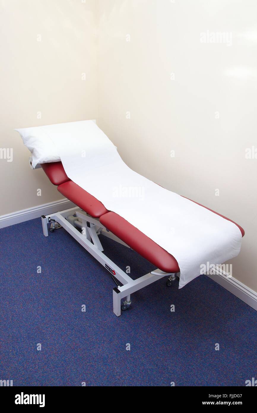 La table d'examen médical Banque D'Images