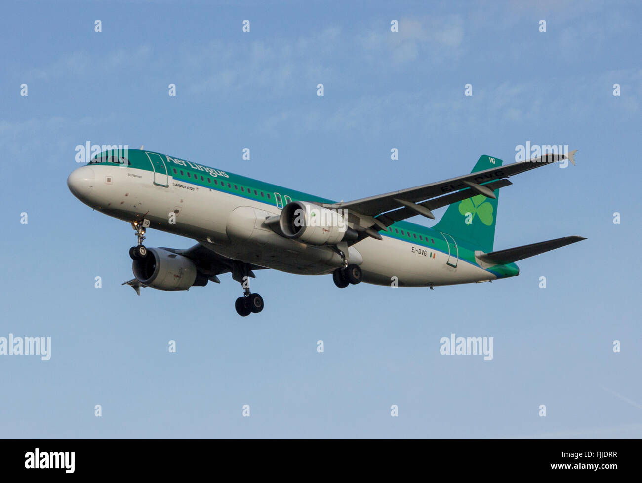 Airbus A320 d'Aer Lingus Irish Airlines à l'atterrissage à l'aéroport de Londres Heathrow LHR Banque D'Images