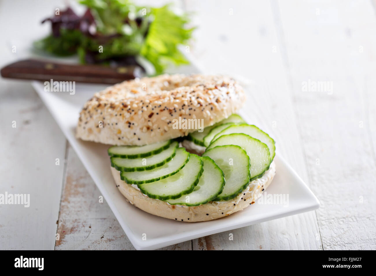 Tout ce que des bagels au fromage à la crème et concombre Banque D'Images