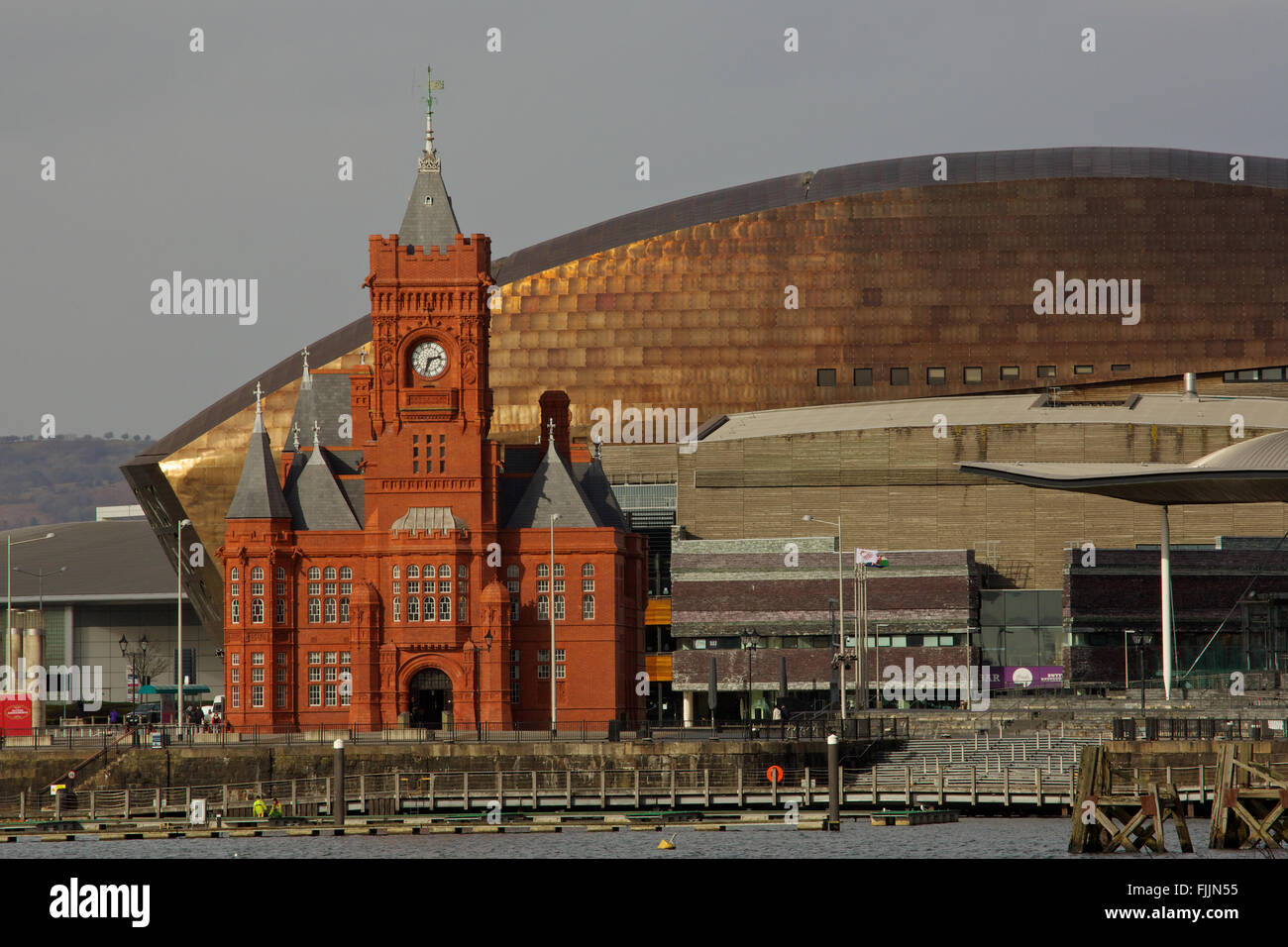 Pier Head Building et gallois Millenium Center, WMC, et des édifices du Parlement Gallois ou Senedd Cardiff Bay Wales UK Banque D'Images