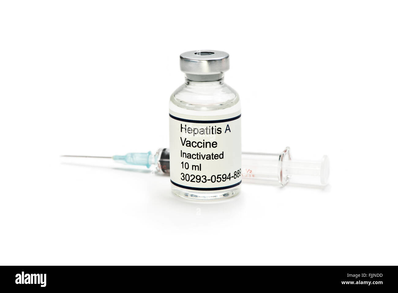 Vaccin contre l'hépatite A flacon avec seringue. Les étiquettes sont fictifs et créé par le photographe. Banque D'Images