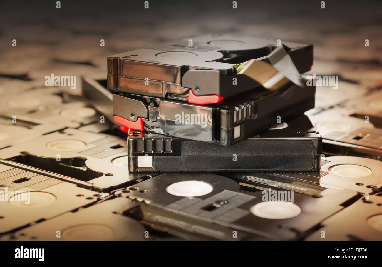 Sépia couleur antique abandonné de vieux inutile mini DV (enregistrement vidéo cassette) Banque D'Images