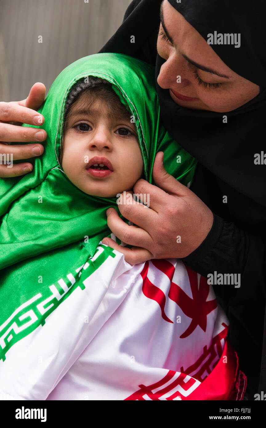 Esfahan, Iran - Février 2016 - Révolution manifestation annuelle la journée dans la rue d'Ispahan pour célébrer la république islamique. Ira Banque D'Images