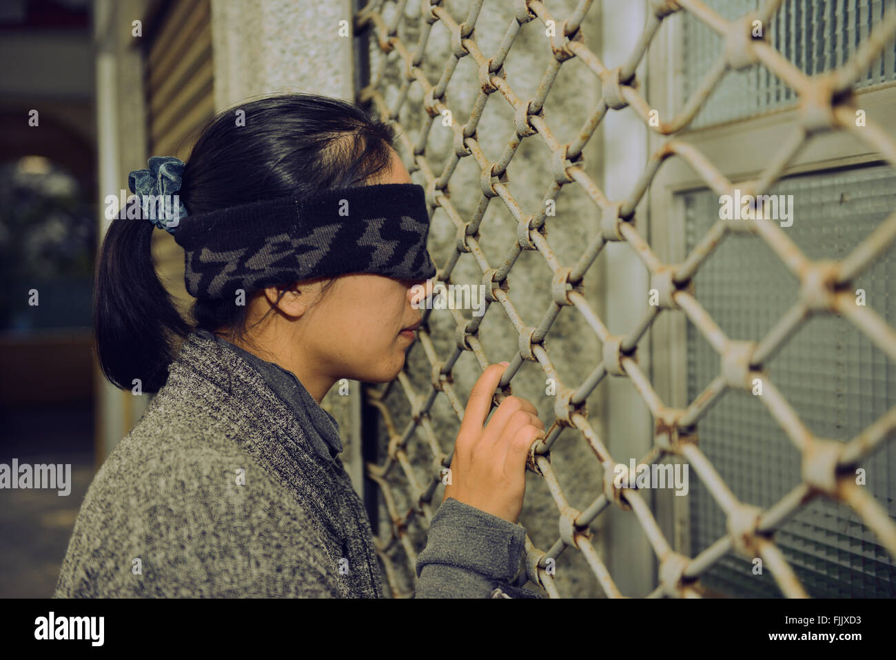 Femme les yeux bandés Banque D'Images