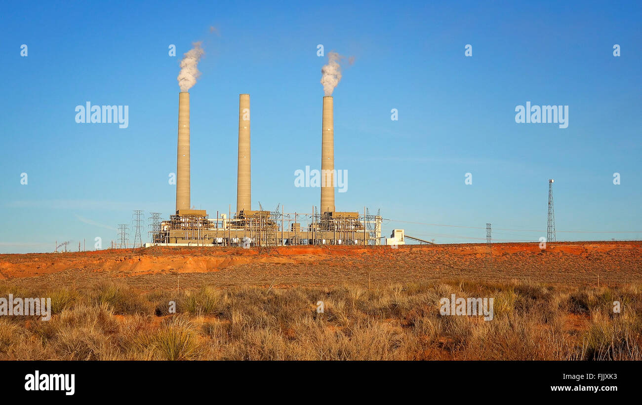 La Centrale Navajo en Page, Arizona est une centrale à charbon situé sur la réserve indienne de Navajo Banque D'Images