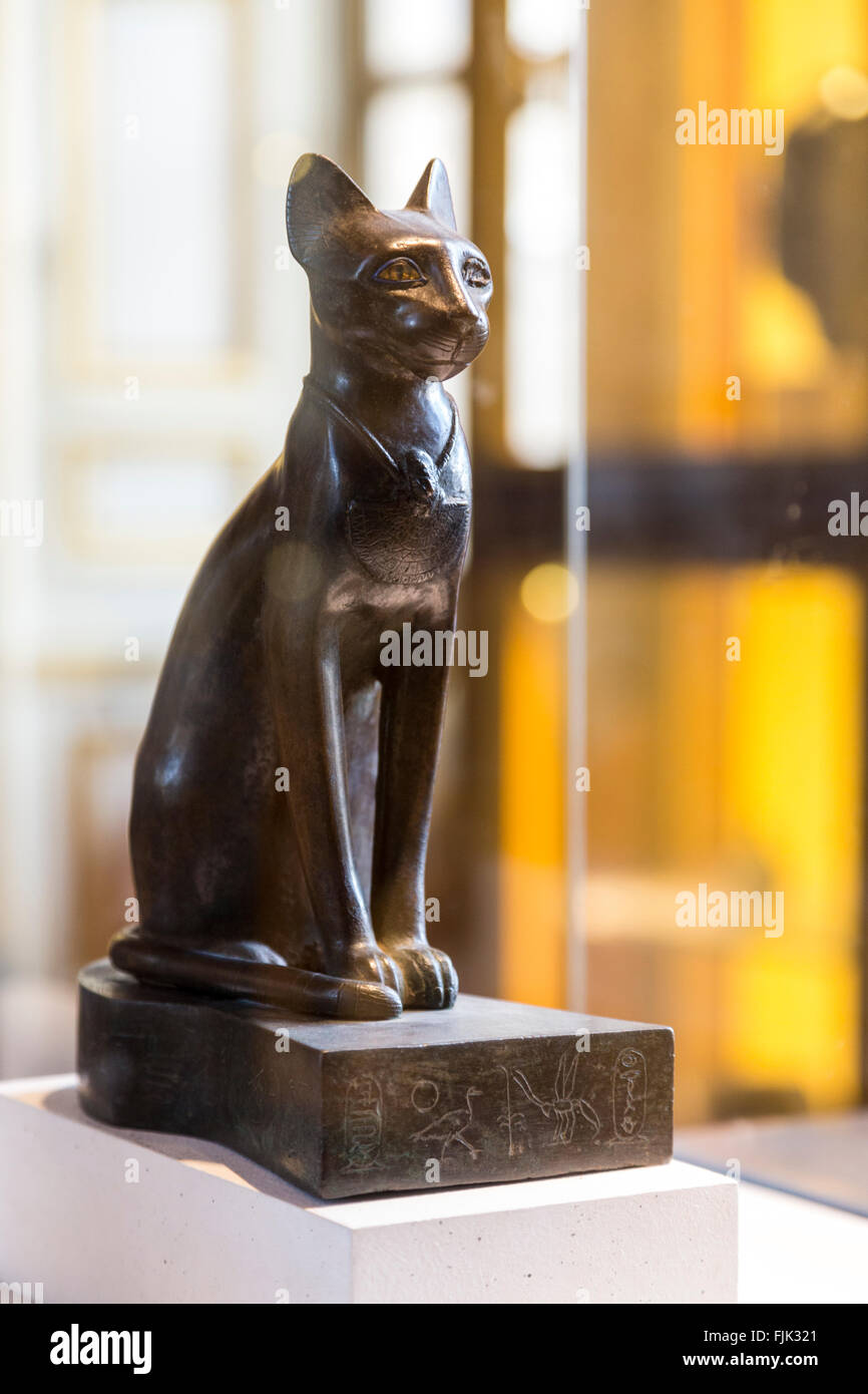 Chat Egyptien Musee Du Louvre Paris France Cette Statue Represente La Deesse Bastet Photo Stock Alamy Chat Egyptien Musee Du Louvre Paris France Cette Statue Represente La Deesse Bastet Photo Stock Alamy