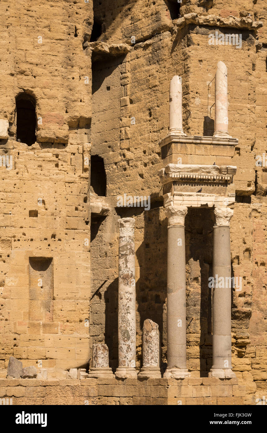 Détail de ruines anciennes dans le théâtre romain, un patrimoine culturel en orange, Provence, France Banque D'Images