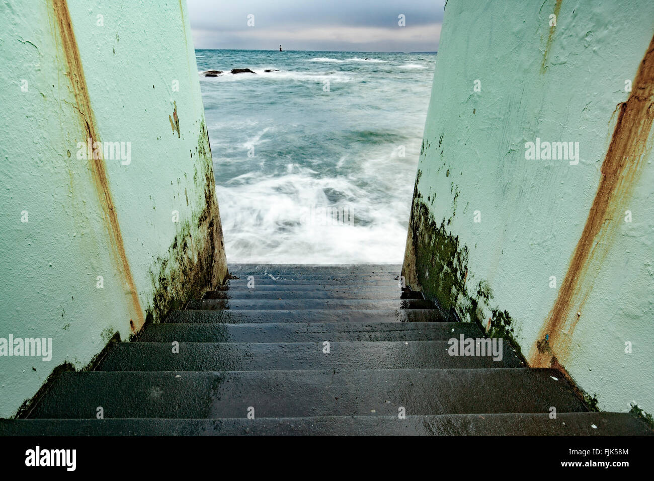 L'escalier menant à l'eau - Dallas - Victoria, île de Vancouver, Colombie-Britannique, Canada Banque D'Images