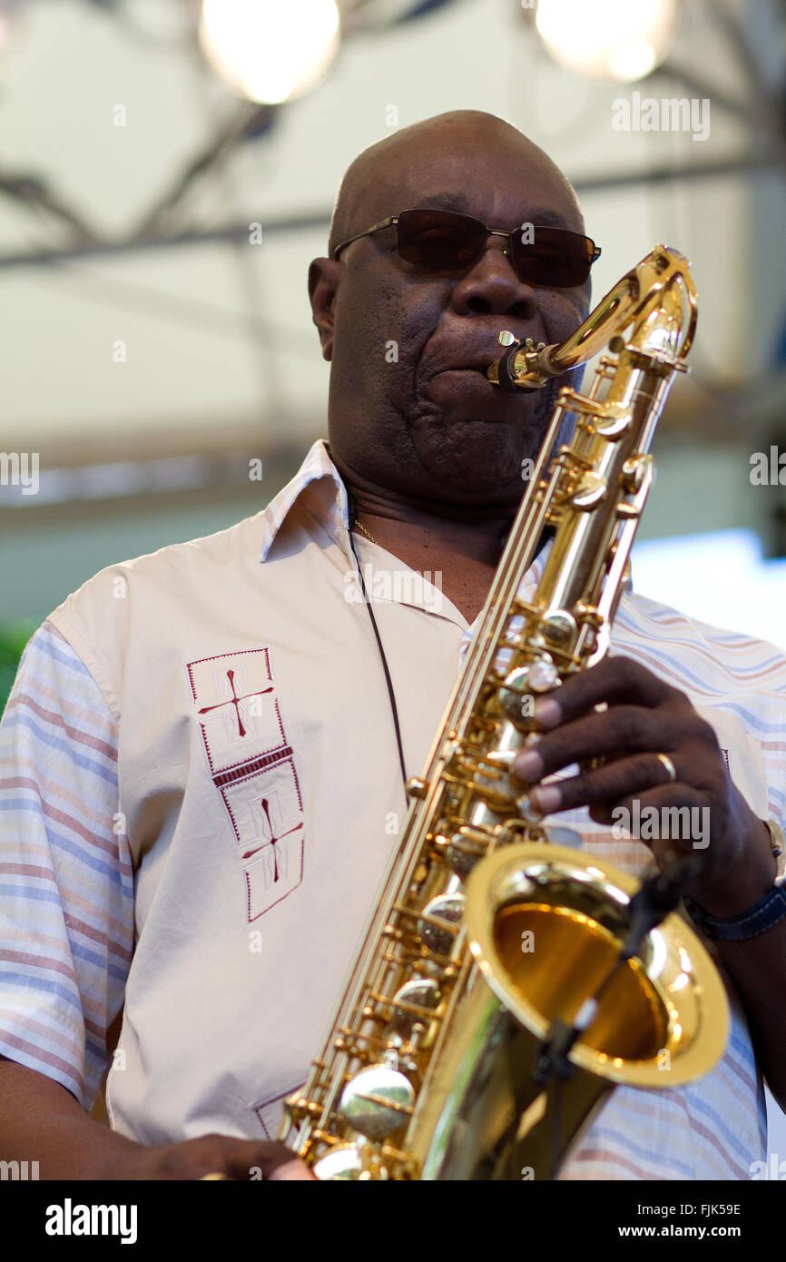 Manu dibango Banque de photographies et d’images à haute résolution Alamy