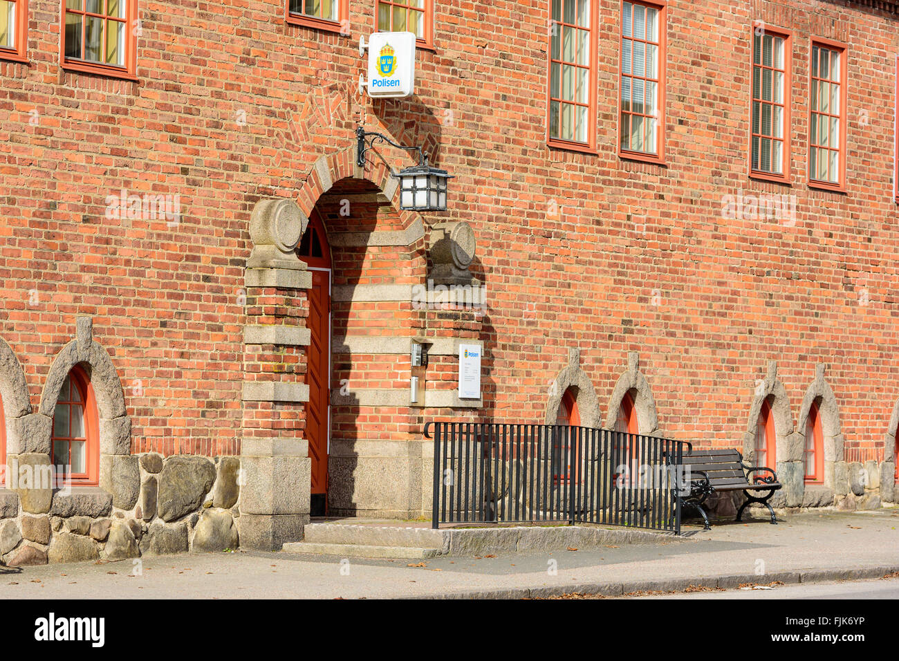 Solvesborg, Suède - Février 27, 2016 : l'entrée du poste de police local en ville. Ce lieu est ouvert que deux fois par semaine. Banque D'Images