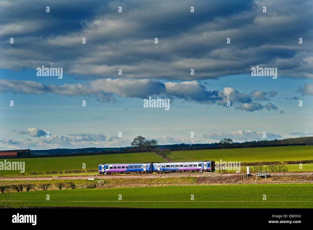 Transpennine Train sur Leeds Colton, Ligne de jonction, Yorkshire Banque D'Images