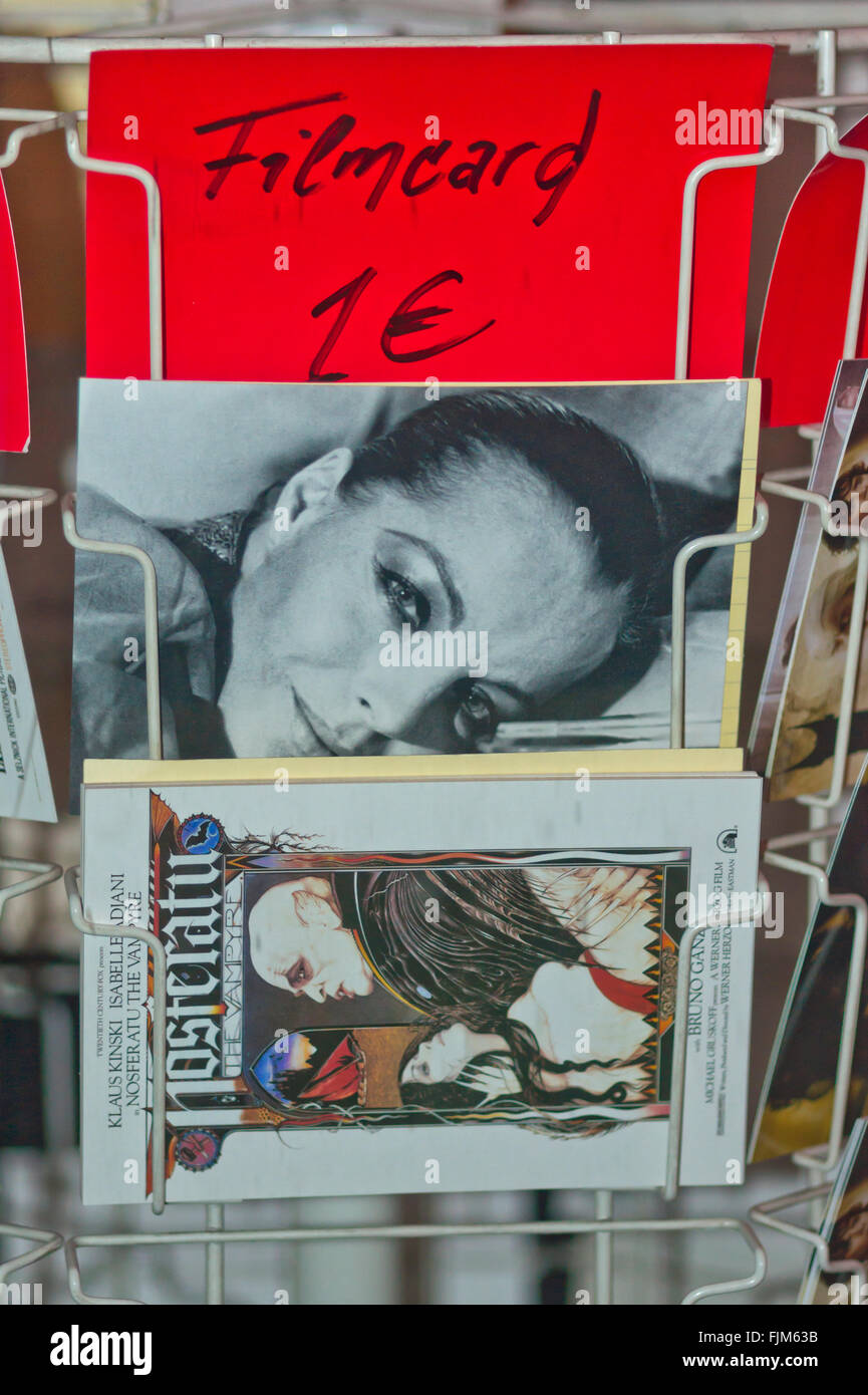 Affichage stand cartes avec des motifs de film, Romy Schneider, nosferatu Banque D'Images