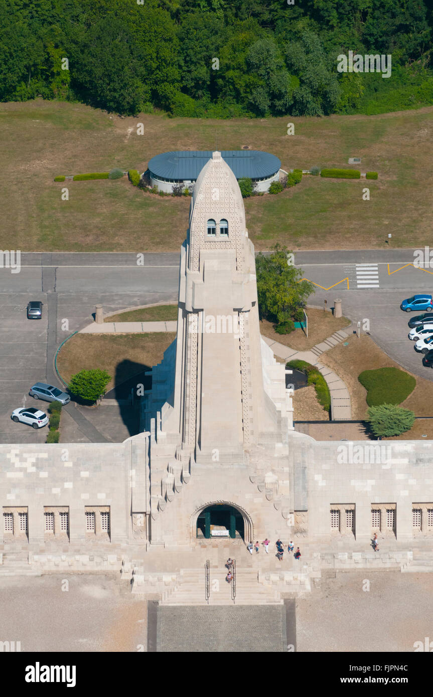 Meuse (55), Verdun, champs de batailles de la 1ere Guerre mondiale, Douaumont, ossuaire (vue aerienne) // France, Meuse (55), Banque D'Images