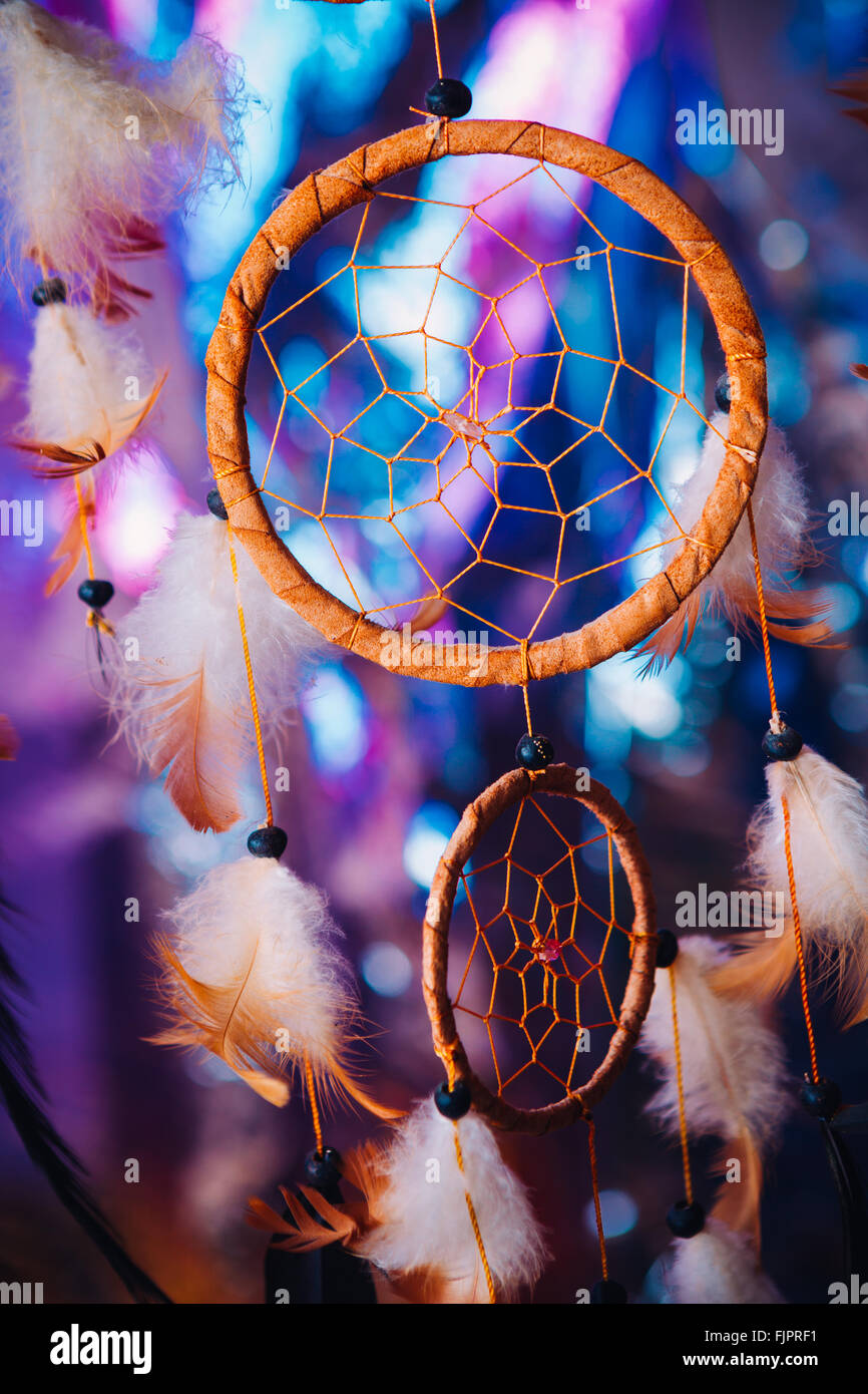 Dream Catcher sur le fond multicolore lumineux Banque D'Images