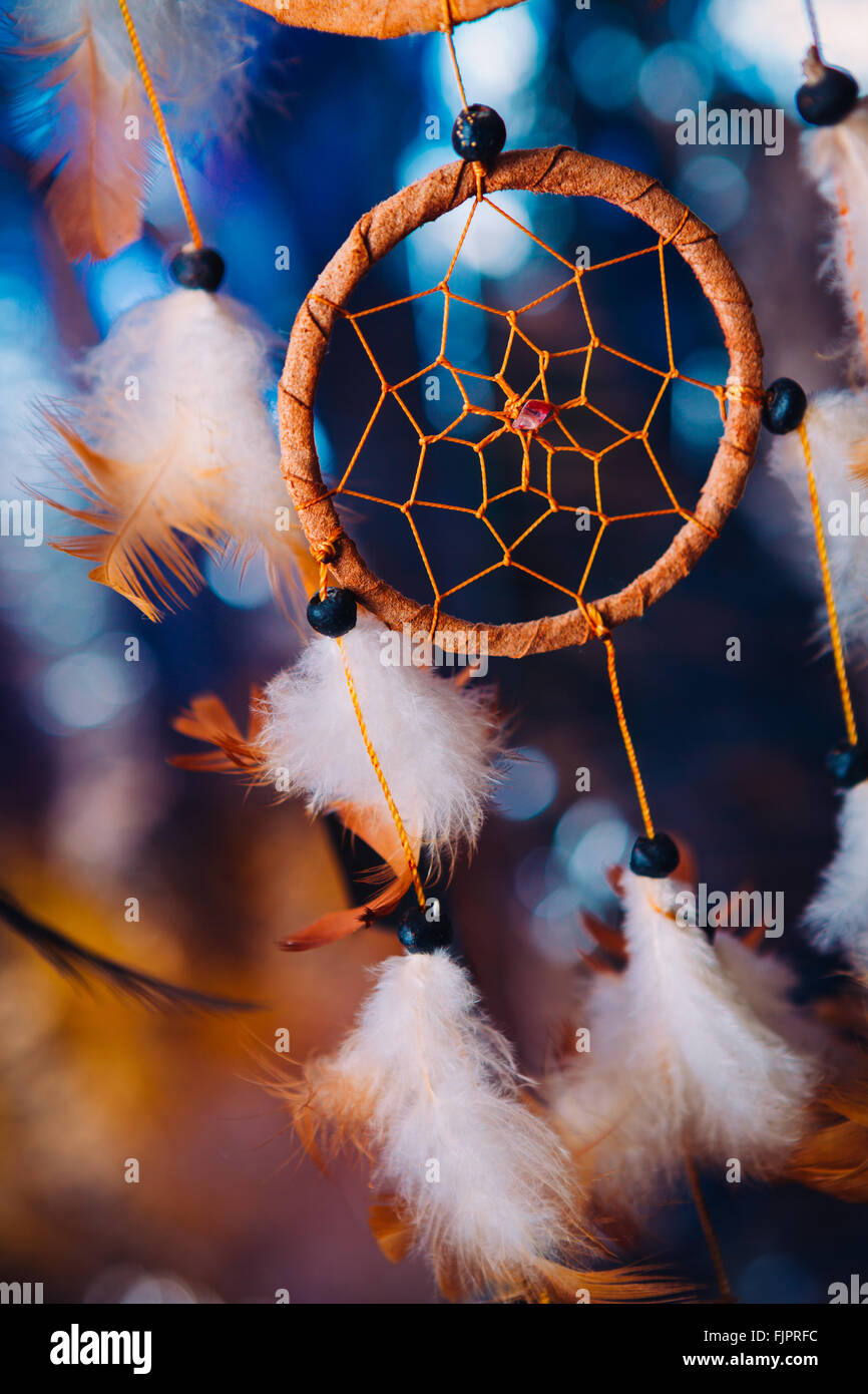 Dream Catcher sur le fond multicolore lumineux Banque D'Images
