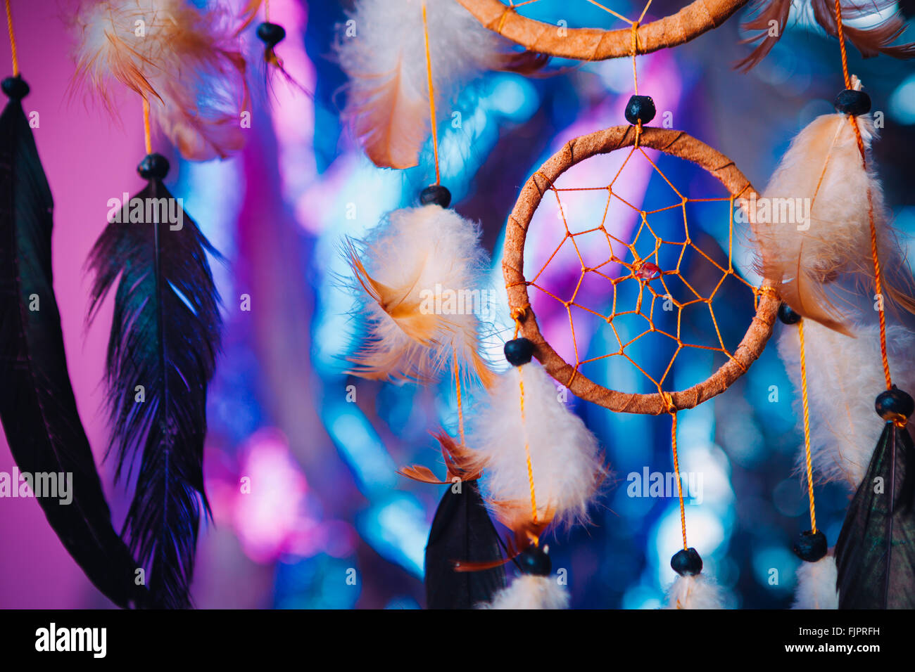 Dream Catcher sur le fond multicolore lumineux Banque D'Images