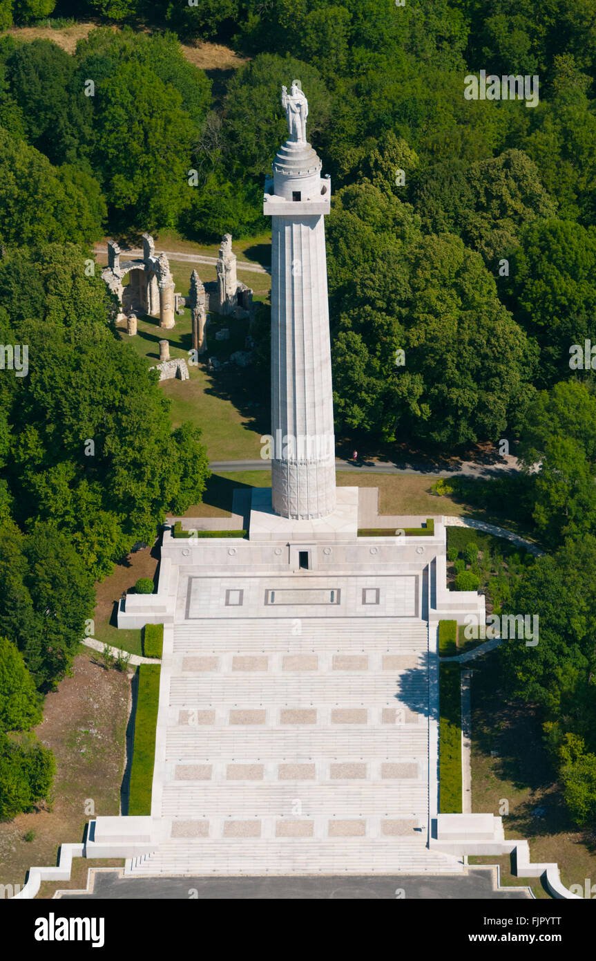 Meuse (55), Montfaucon d'Argonne, Butte de Montfaucon, Monument aux soldats soldats américains (vue aerienne) // France, Meuse Banque D'Images