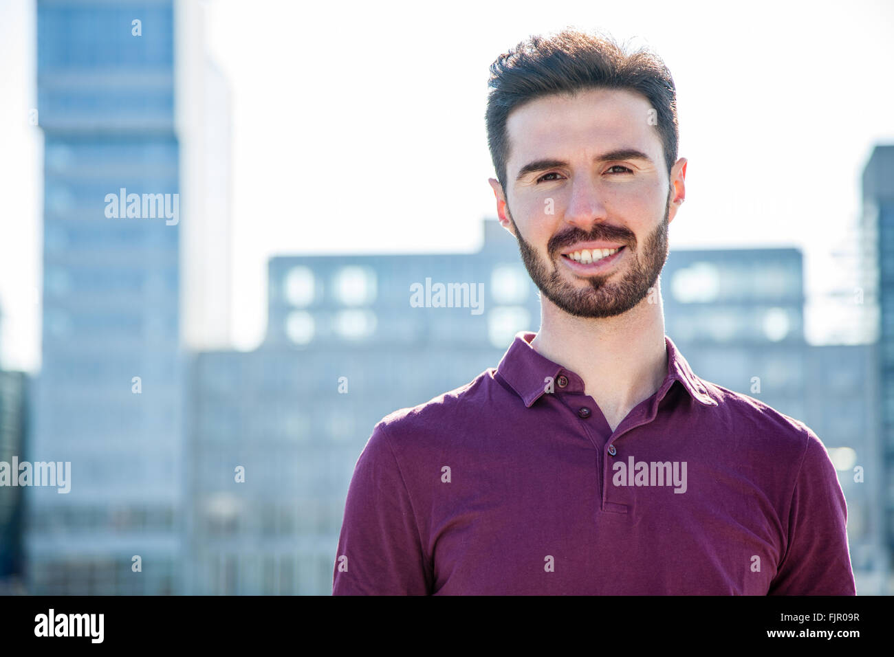 Portrait d'un séduisant jeune homme Banque D'Images