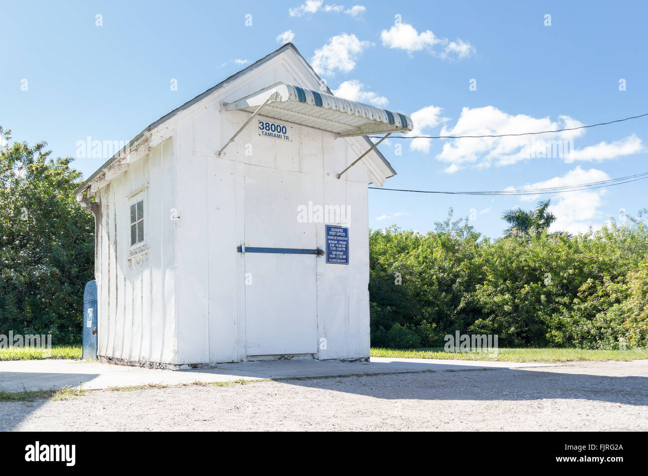 Bureau de poste Ochopee versé sur le Tamiami Trail dans la réserve nationale de Big Cypress, Everglades, Florida, USA Banque D'Images