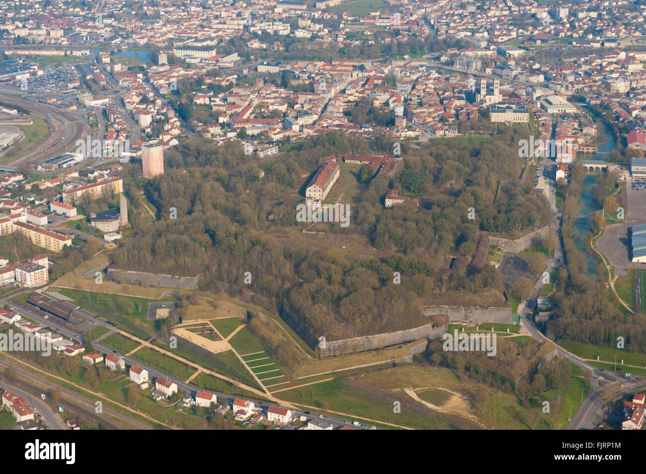 Meuse (55), ville de Verdun, citadelle (vue aerienne) // France, Meuse (55), Verdun, ville citadelle (vue aérienne) Banque D'Images