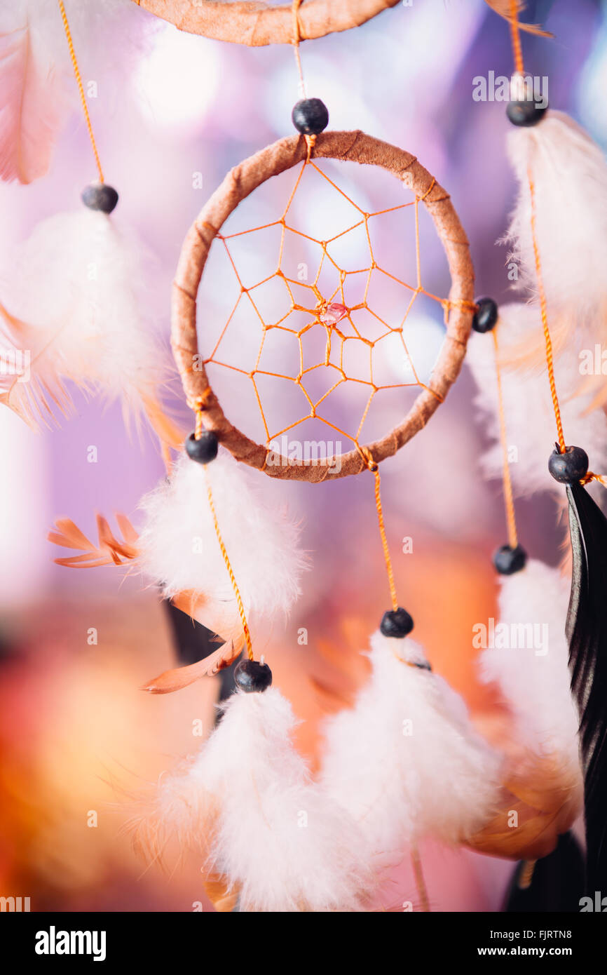 Dream Catcher sur le fond multicolore lumineux Banque D'Images