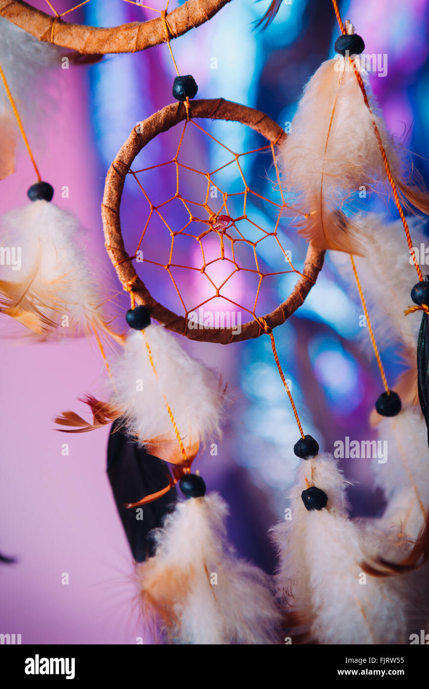 Dream Catcher sur le fond multicolore lumineux Banque D'Images