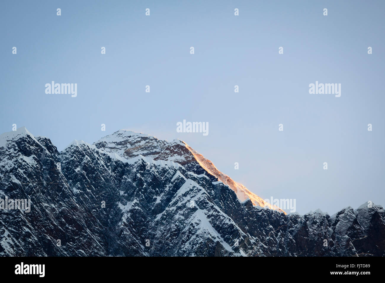 L'aube sur le mont Everest. Parc national de Sagarmatha. Le district de Solukhumbu. Le Népal. Banque D'Images