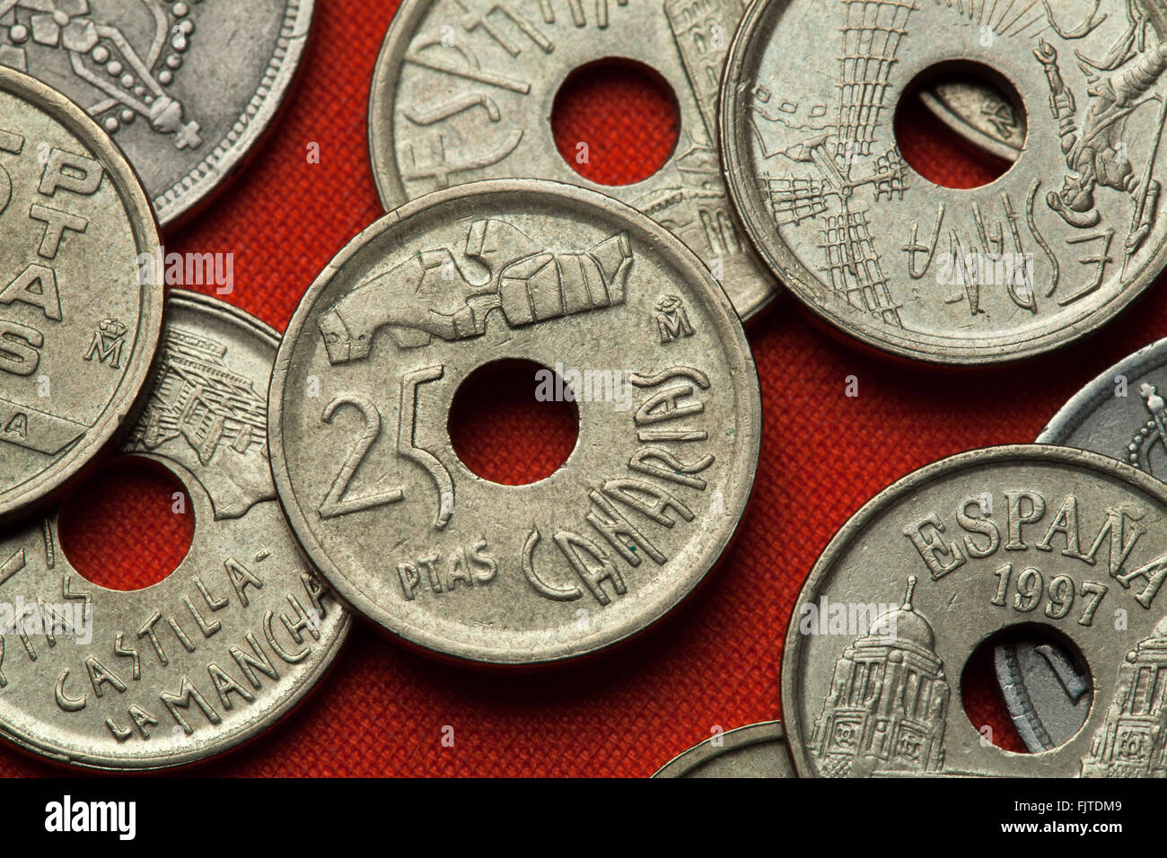 Coins de l'Espagne. Statues de César Manrique à Costa Martiánez, Canaries représentée dans la pièce de 25 pesetas espagnoles (1994). Banque D'Images