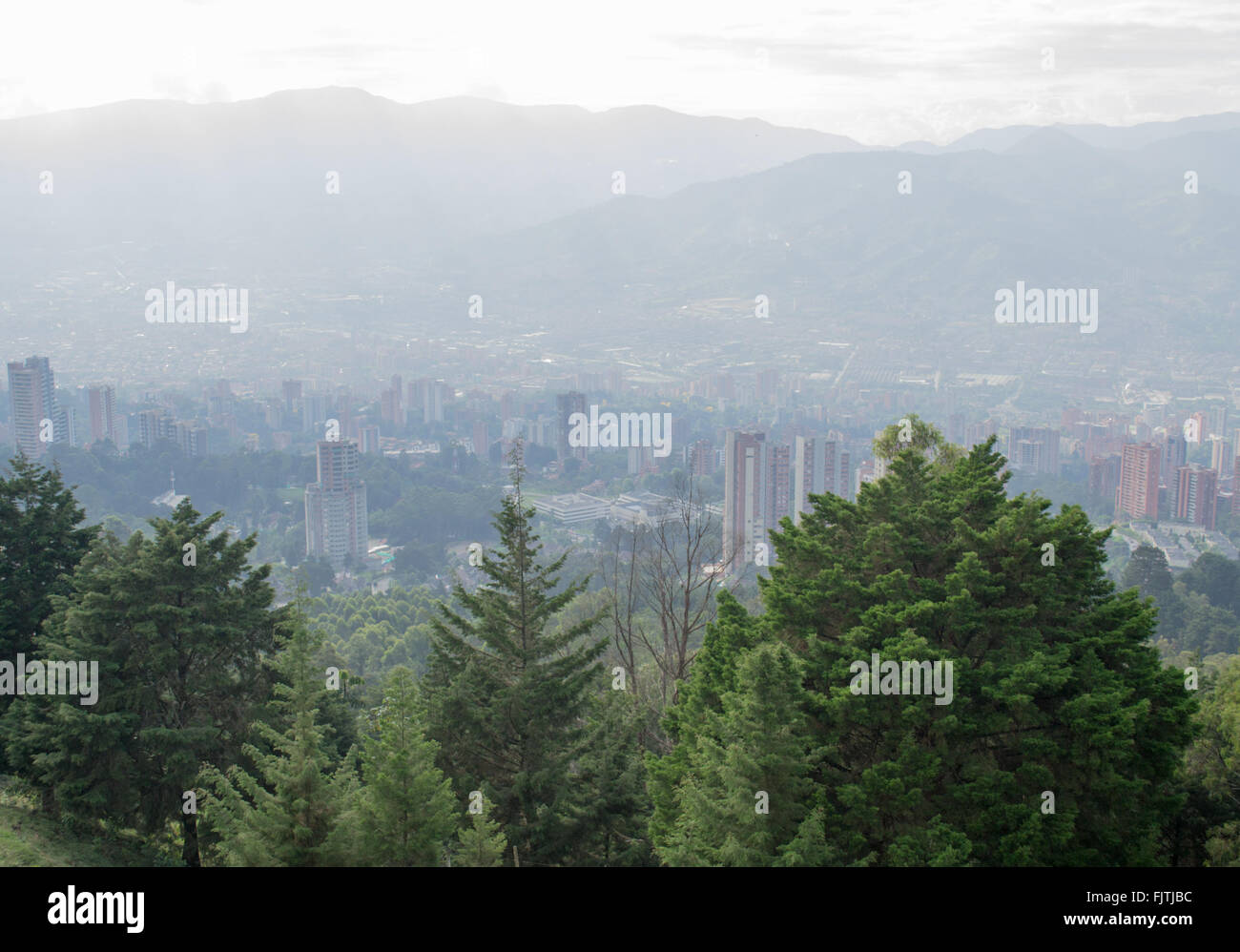 Paysage de campagne avec vue sur la ville de Medellin, Colombie, Amérique du Sud Banque D'Images