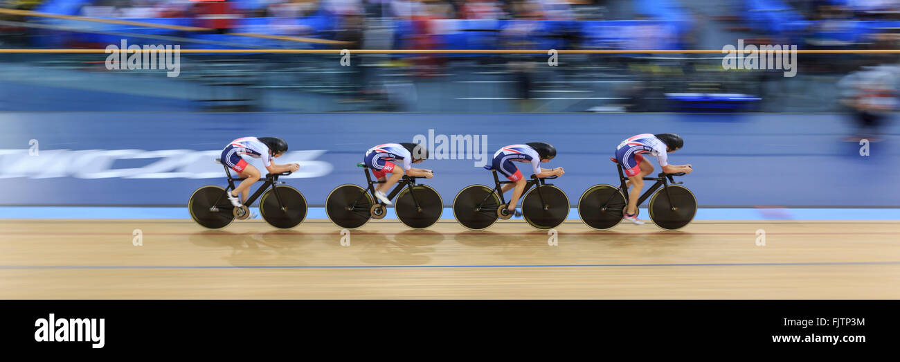 Londres, Royaume-Uni, le 3 mars 2016. 2016 UCI Cyclisme sur Piste Championnats du monde. Grande-bretagne Laura Kenny (Laura Trott), Elinor Barker, Ciara Horne et Jo Rowsell Shand seulement la cinquième place dans la qualification pour l'équipe féminine de l'exercice. Le résultat signifie que le mieux qu'on peut maintenant rechercher est une médaille de bronze. Credit : Clive Jones/Alamy Live News Banque D'Images