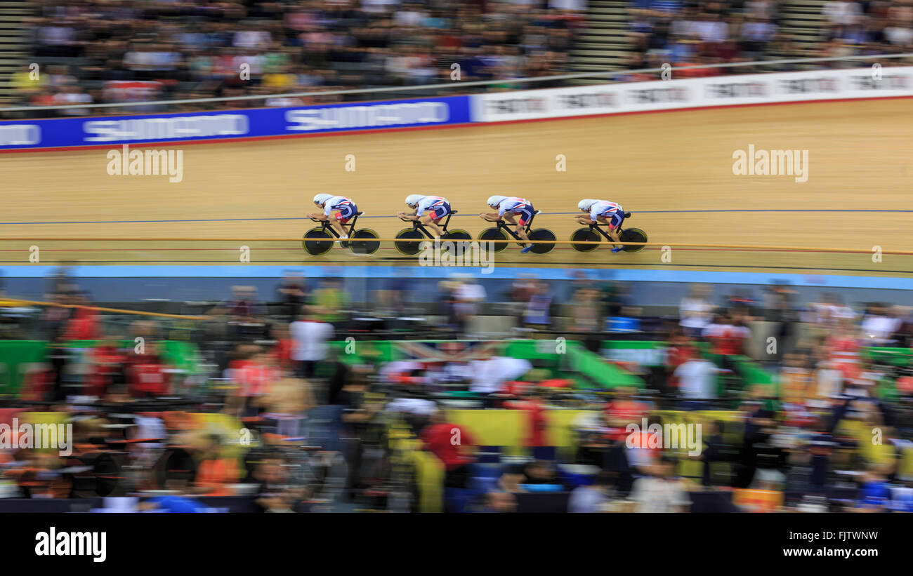 Londres, Royaume-Uni, le 3 mars 2016. 2016 UCI Cyclisme sur Piste Championnats du monde. La société britannique Sir Bradley Wiggins, Steven Burke, Owain Doull, et Andy Tennant a remporté leur première ronde de la chaleur de l'équipe de poursuite à l'encontre de l'Italie. Ils seront en compétition contre l'Australie pour la Médailles d'or et d'argent. Credit : Clive Jones/Alamy Live News Banque D'Images