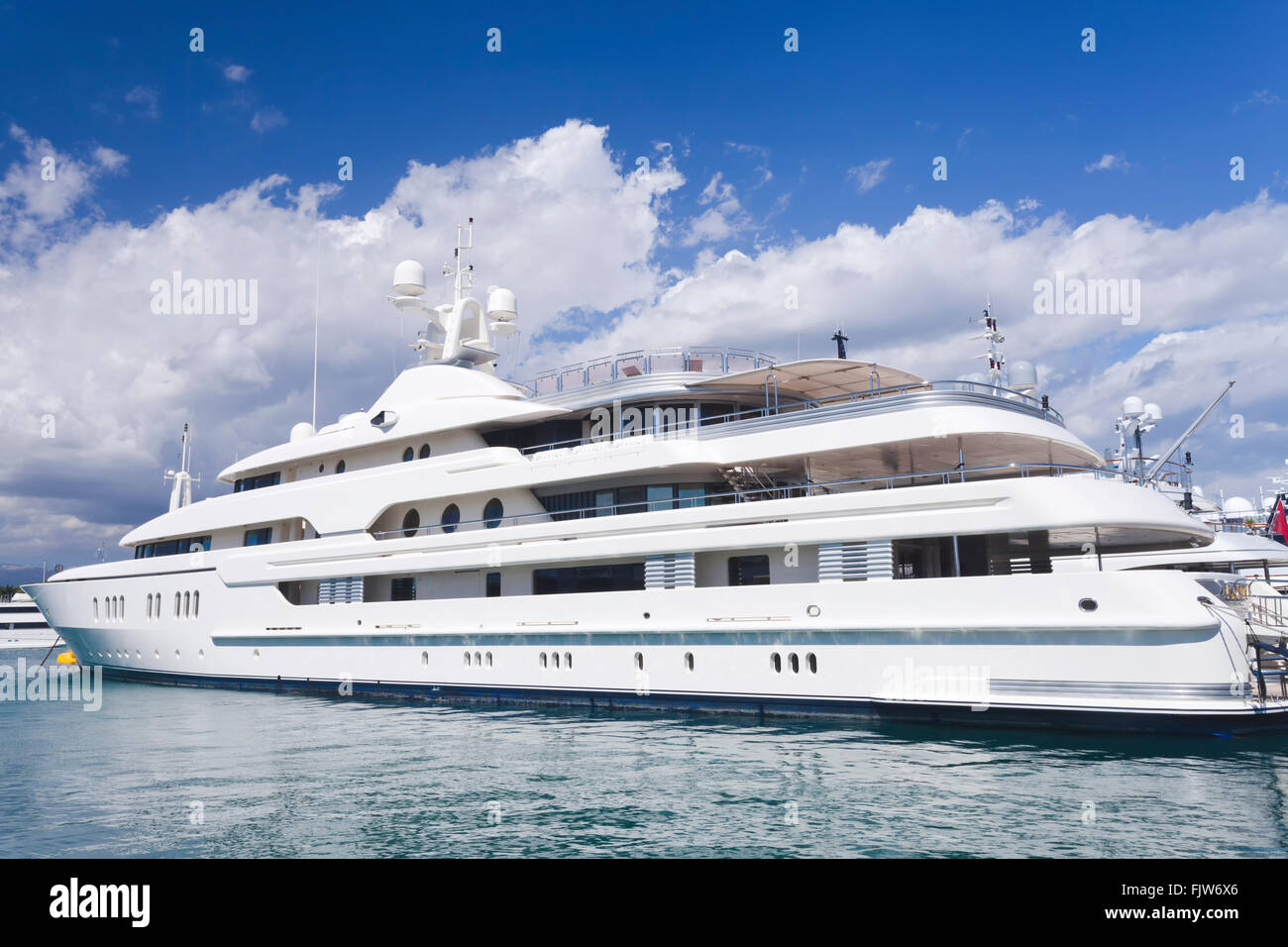 Super Yacht amarre en Côte d'Azur sud de la France Harbour Banque D'Images