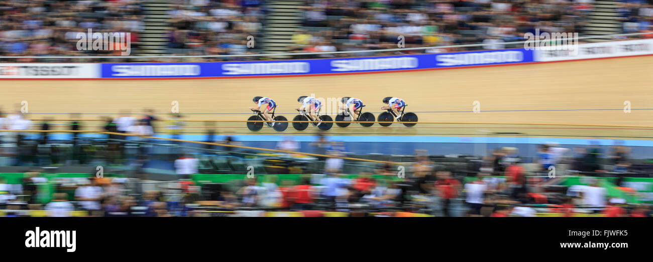 Londres, Royaume-Uni, le 3 mars 2016. 2016 UCI Cyclisme sur Piste Championnats du monde. Grande-bretagne Laura Kenny (Laura Trott), Elinor Barker, Ciara Horne et Jo Rowsell Shand seulement la cinquième place dans la qualification pour l'équipe féminine de l'exercice. Le résultat signifie que le mieux qu'on peut maintenant rechercher est une médaille de bronze. Banque D'Images
