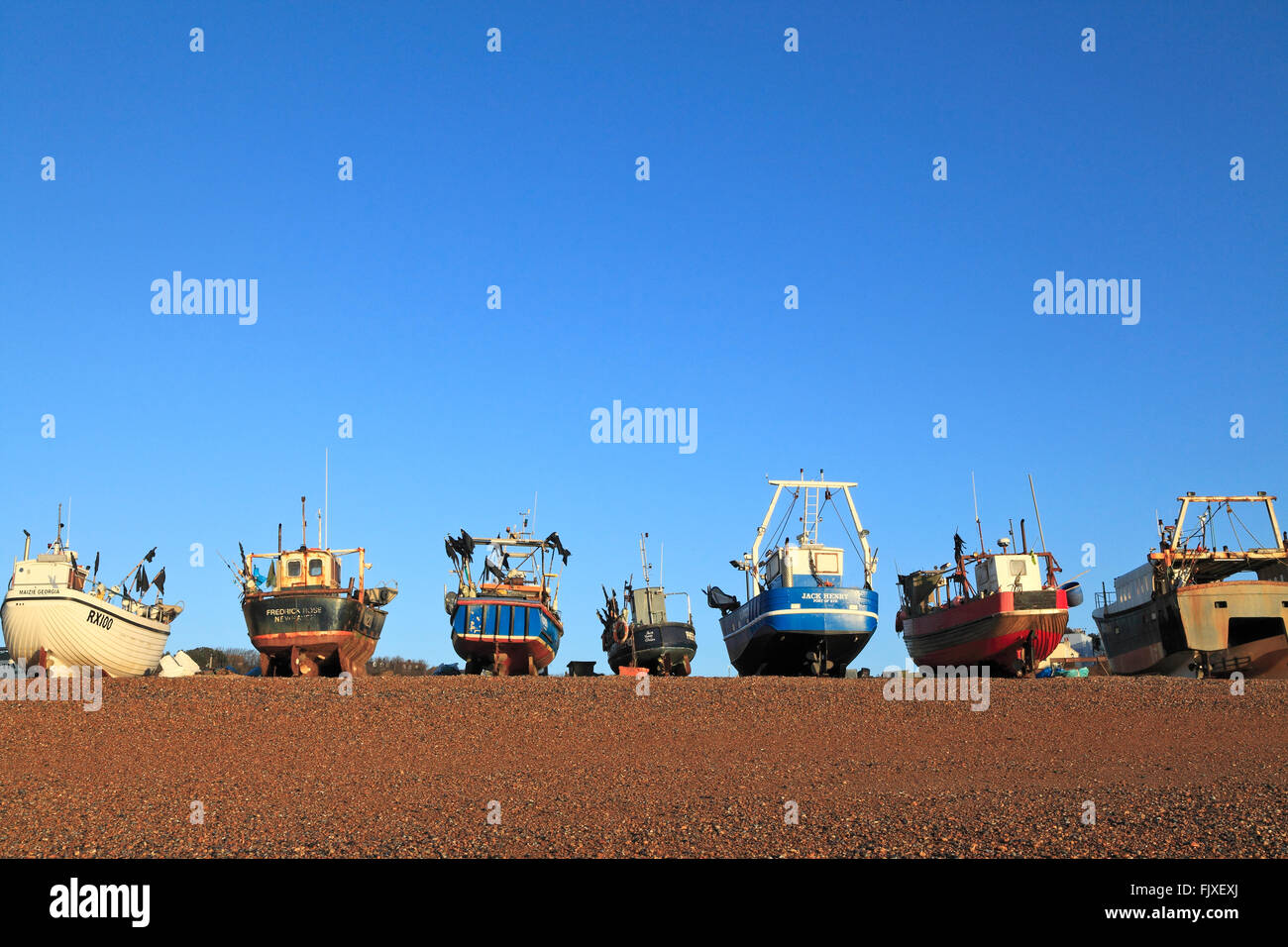 Les chalutiers de pêche sur la plage de pêcheurs près de Hastings, East Sussex, Angleterre, Royaume-Uni, UK, FR Banque D'Images