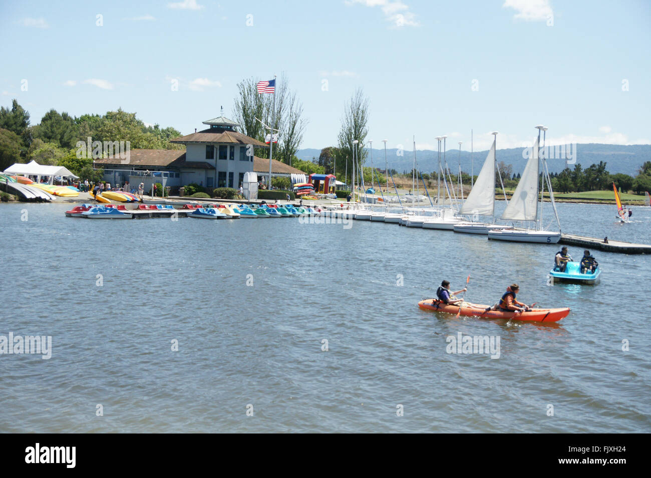 Shoreline Park Lake, Mountain View, Californie, USA, destination populaire pour les résidents et visiteurs, installations Banque D'Images