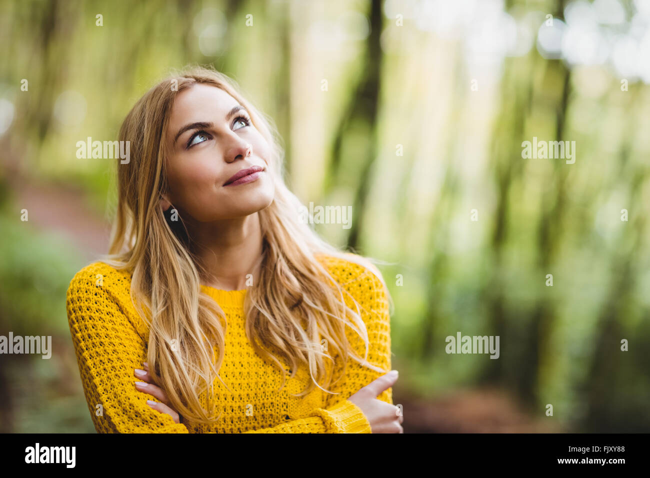 Belle blonde woman day dreaming Banque D'Images