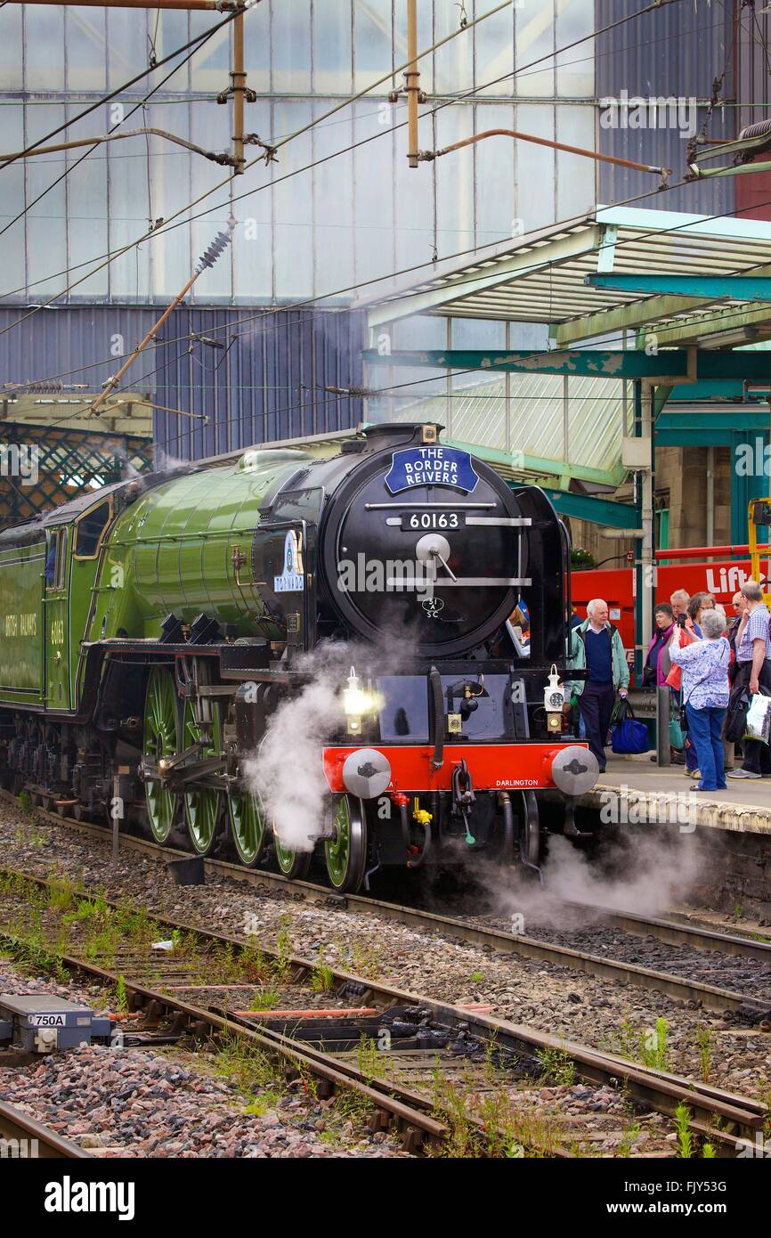LNER train à vapeur de la classe A1 au poivre 60163 Tornade. La gare de Carlisle, Carlisle, Cumbria, West Coast Main Line, l'Angleterre. Banque D'Images