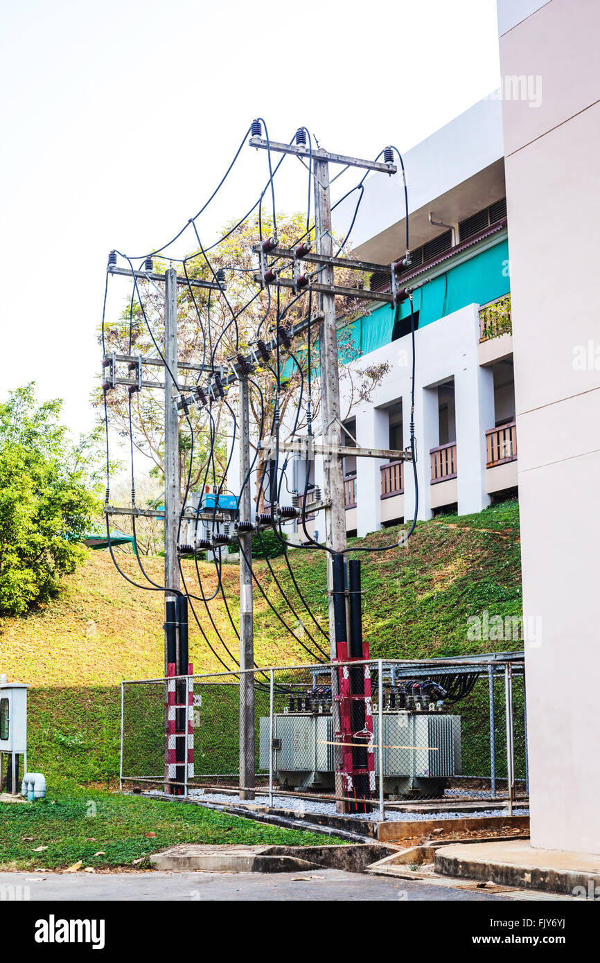 Pôle électricité haute tension ou post Banque D'Images