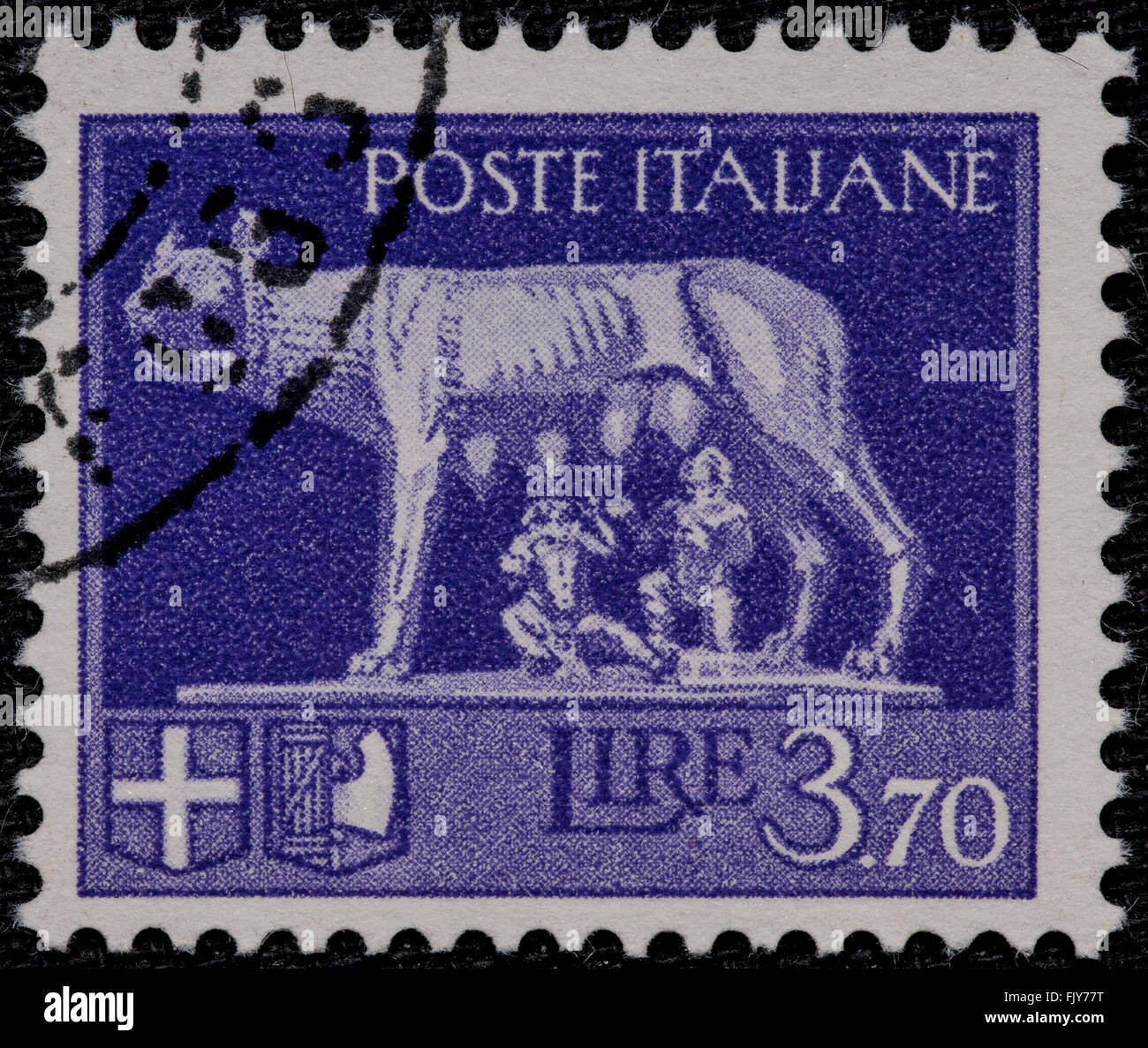 Stamp depicting the wolf suckling, symbole de Rome, émis par le Royaume d'Italie par 3,70 lire Banque D'Images