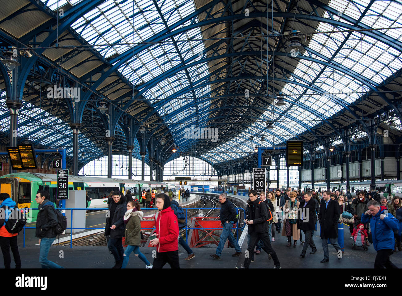 La gare de Brighton Sussex England Hove Train Banque D'Images