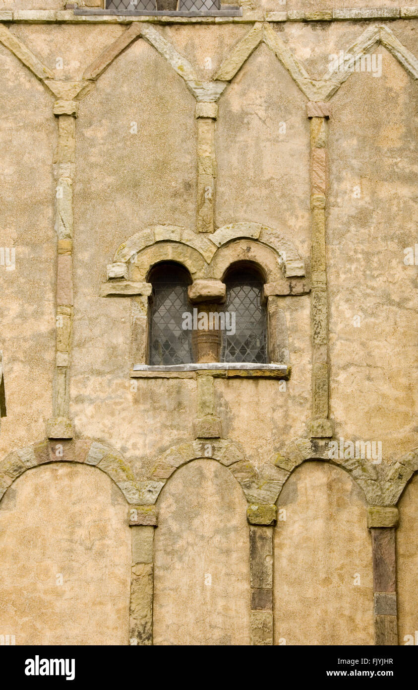 Eglise ST PETER Barton-upon-Humber Lincolnshire détail architectural fenêtre anglo-saxonne et arcading dans la face sud de la Banque D'Images